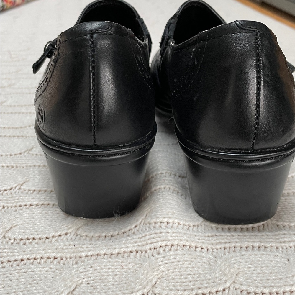 Earth Origins Sz 7.5 Womens "Carma 2" Black Wingtip Leather Slip On Shoes - Picture 10 of 15